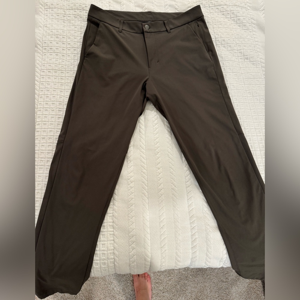 Lululemon Olive Men’s Commission Pants, size 34